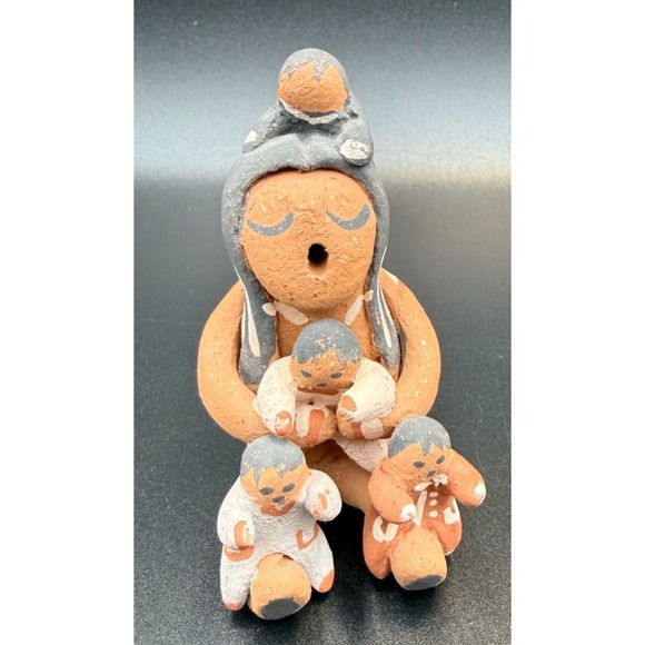 Other - VTG Native American Jemez Taos Pueblo Storyteller W/ 4 children Juanita Martinez